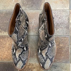 Madewell Women’s Ankle Boots. Snake Embossed Leather. Like New Condition.